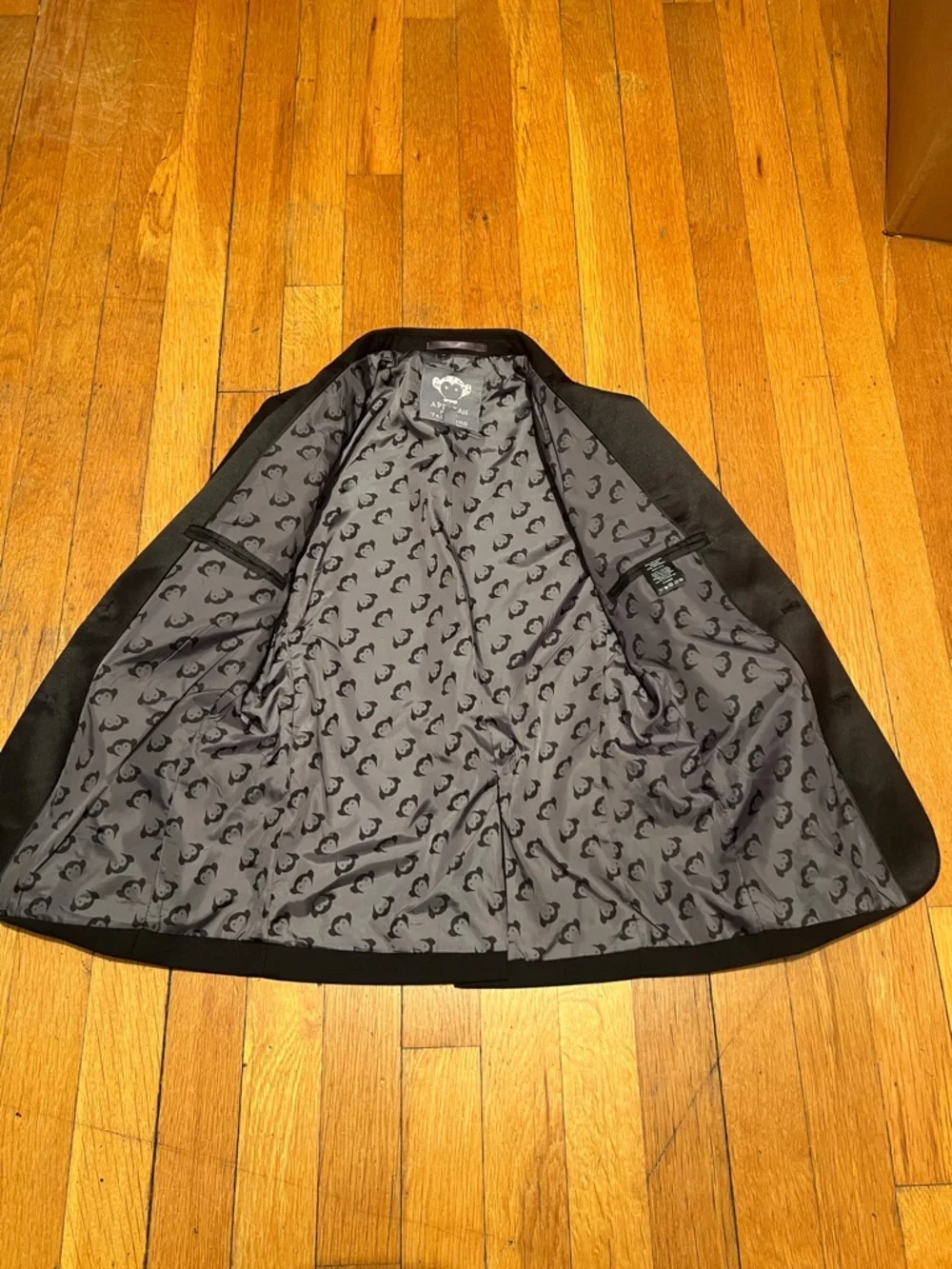 Appaman Boy’s Wool Tuxedo Blazer Jacket in Black, Kid’s size 8